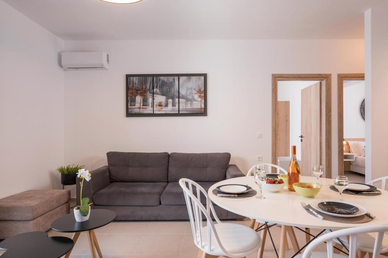 Indigo Blue Seaside Deluxe Apartments Kíssamos Eksteriør billede