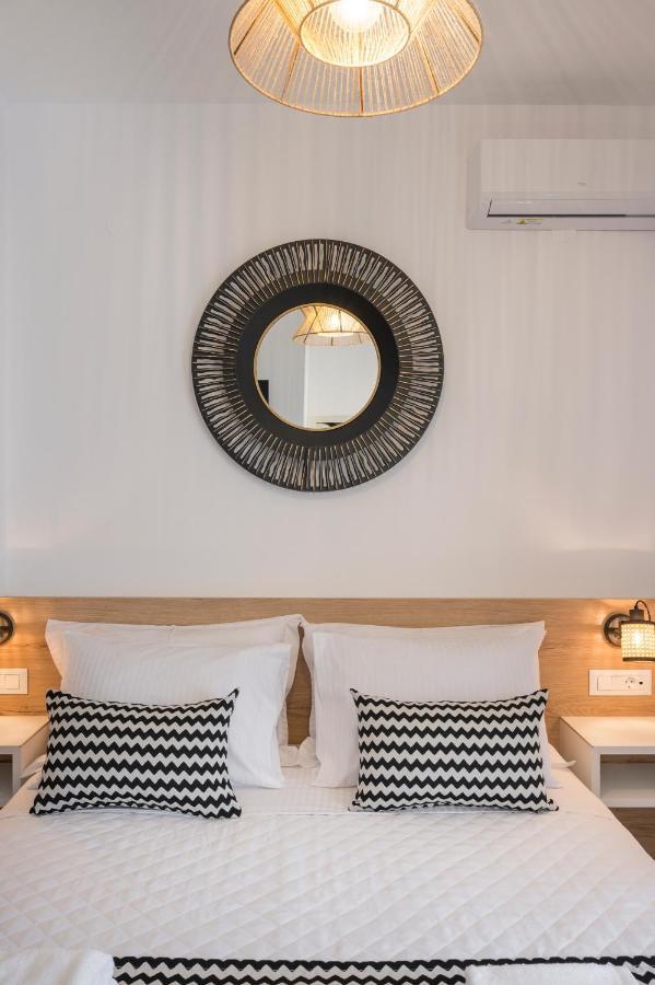 Indigo Blue Seaside Deluxe Apartments Kíssamos Eksteriør billede