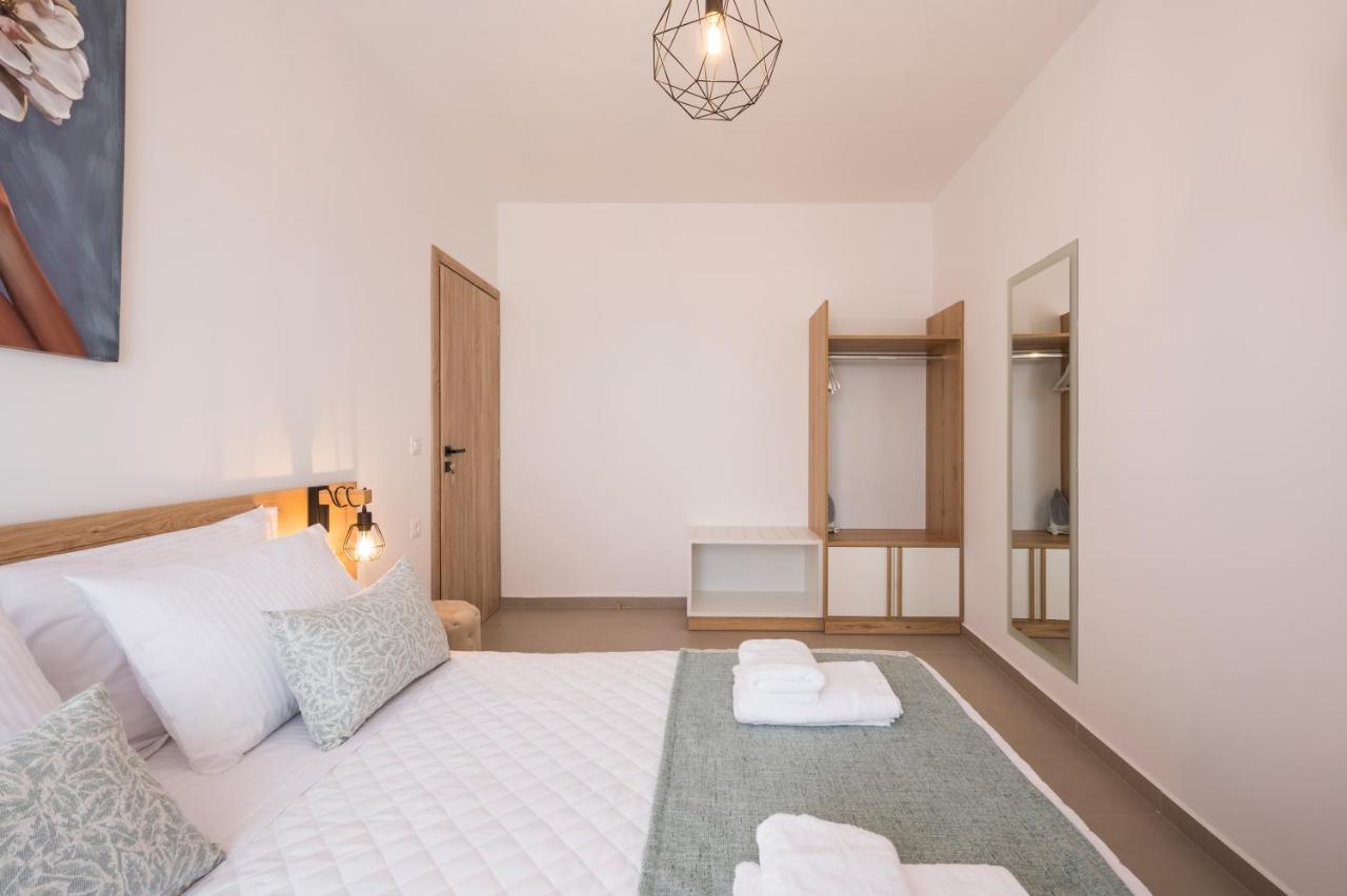 Indigo Blue Seaside Deluxe Apartments Kíssamos Eksteriør billede