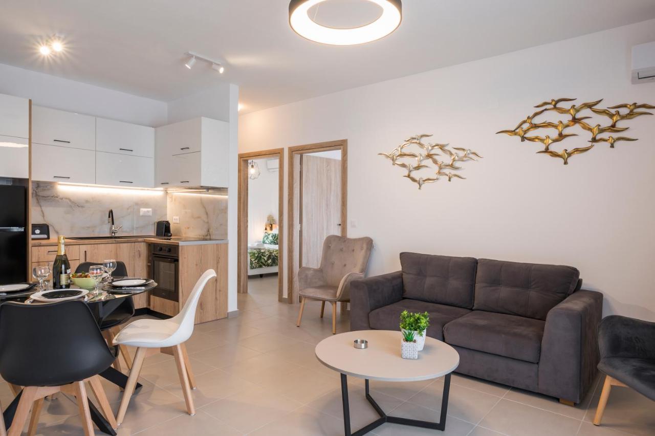Indigo Blue Seaside Deluxe Apartments Kíssamos Eksteriør billede