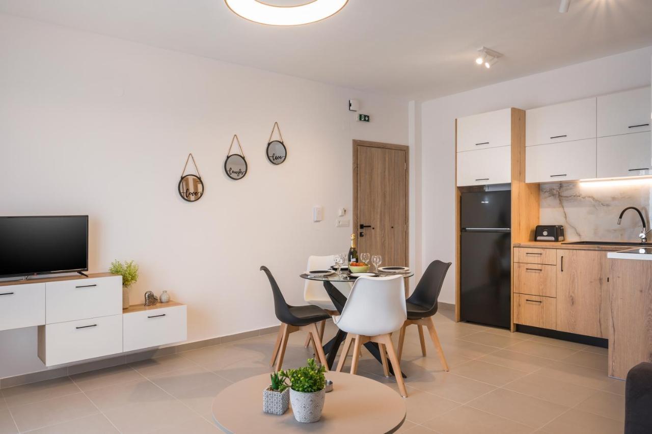 Indigo Blue Seaside Deluxe Apartments Kíssamos Eksteriør billede