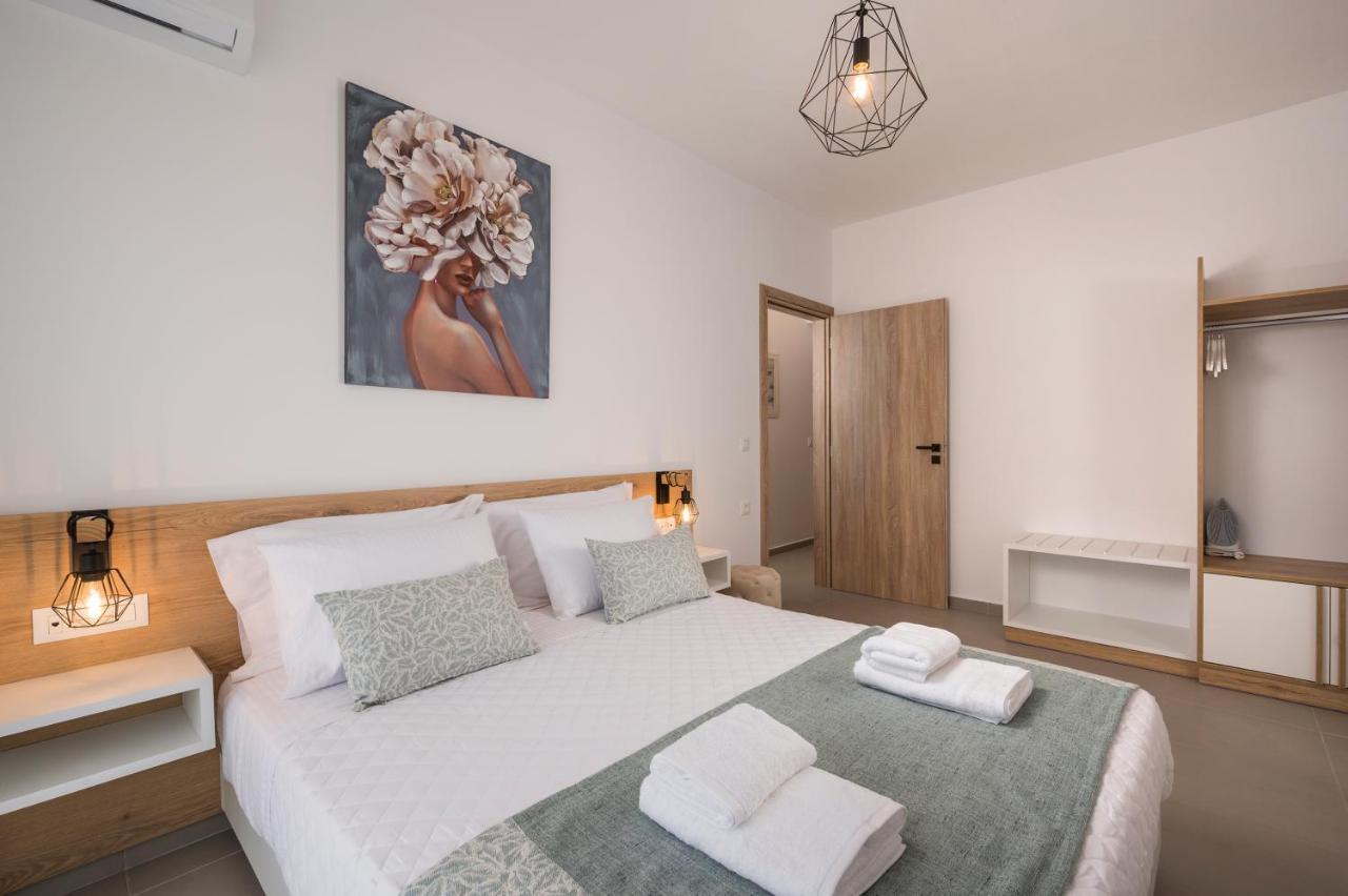 Indigo Blue Seaside Deluxe Apartments Kíssamos Eksteriør billede