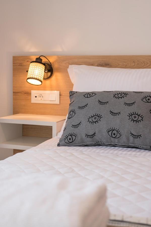 Indigo Blue Seaside Deluxe Apartments Kíssamos Eksteriør billede