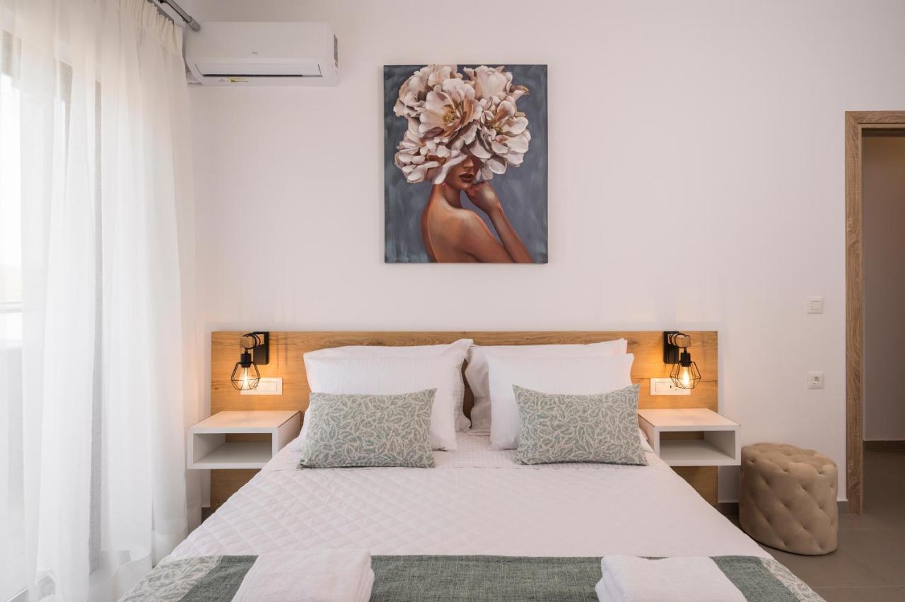 Indigo Blue Seaside Deluxe Apartments Kíssamos Eksteriør billede