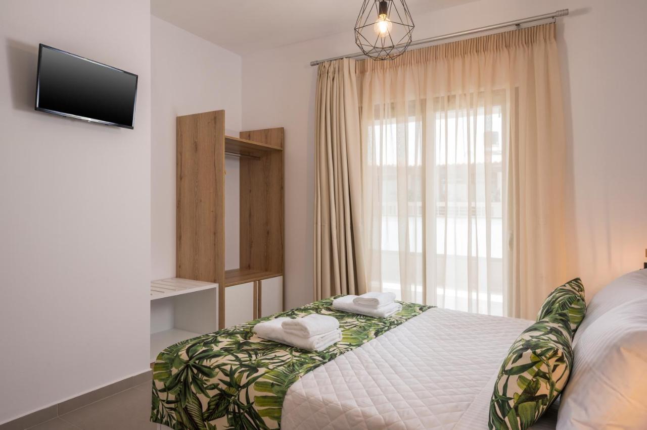 Indigo Blue Seaside Deluxe Apartments Kíssamos Eksteriør billede